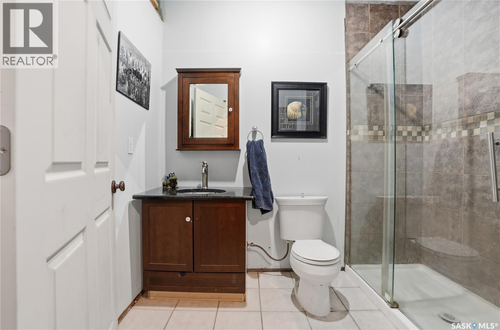 5 4Th Avenue N, Martensville, SK - Indoor Photo Showing Bathroom