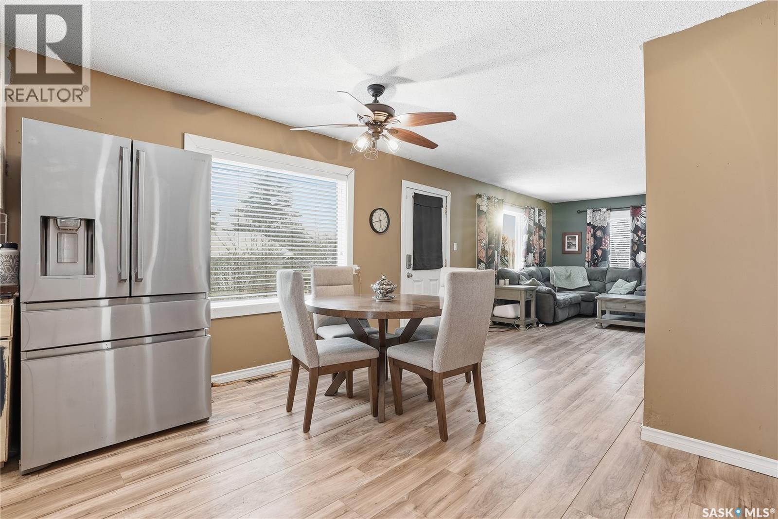5 4Th Avenue N, Martensville, SK - Indoor Photo Showing Dining Room