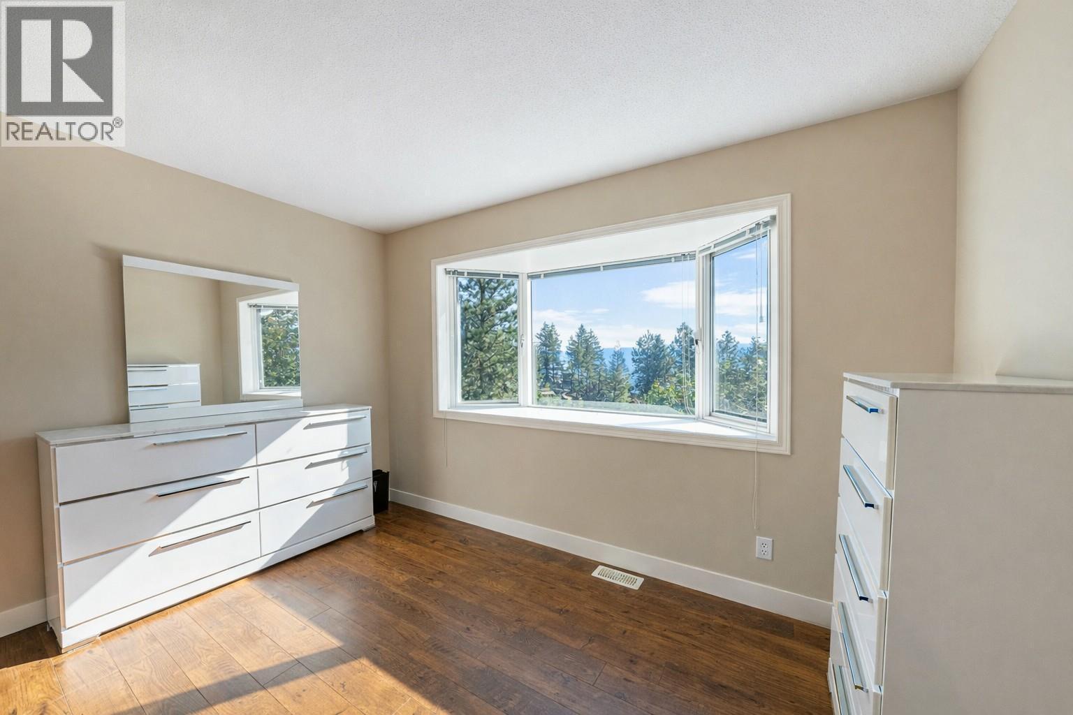 1465 West Kelowna Road, West Kelowna, BC - Indoor