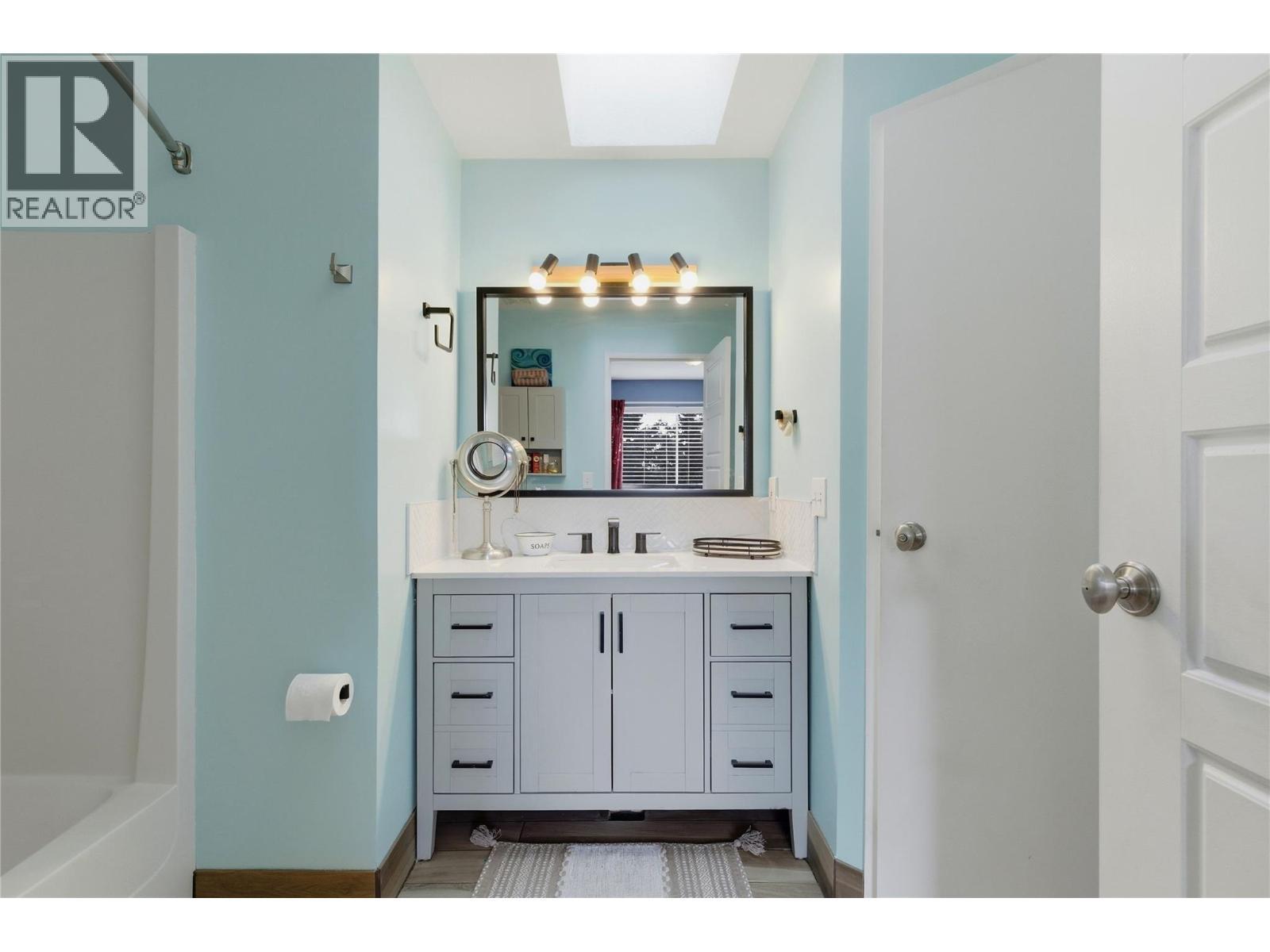 3109 Ensign Way, Kelowna, BC - Indoor Photo Showing Bathroom