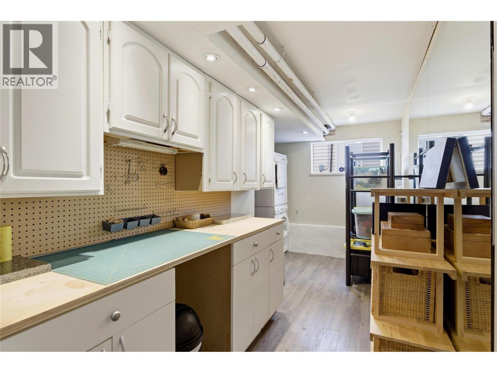 3109 Ensign Way, Kelowna, BC - Indoor Photo Showing Kitchen