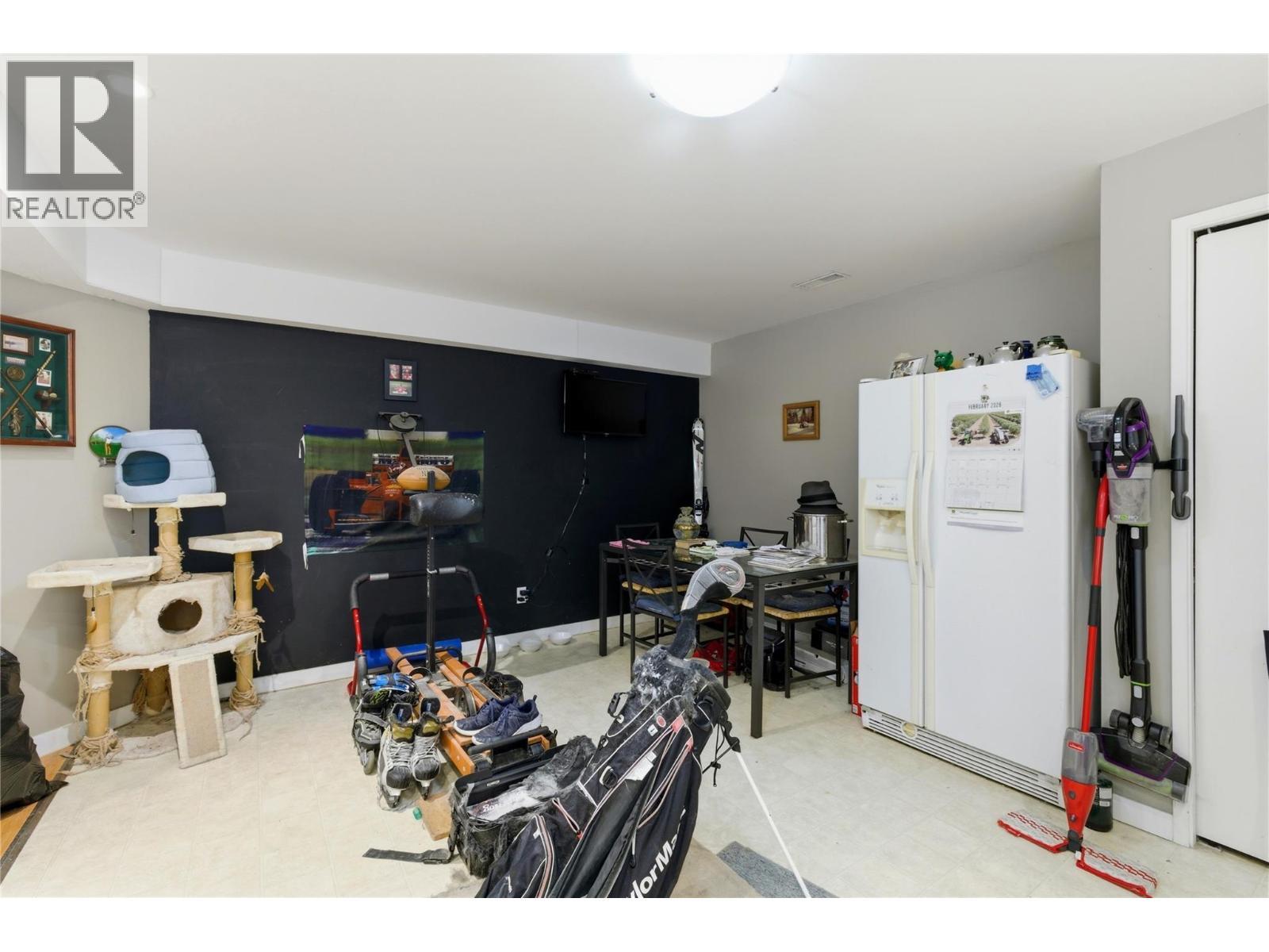 3109 Ensign Way, Kelowna, BC - Indoor