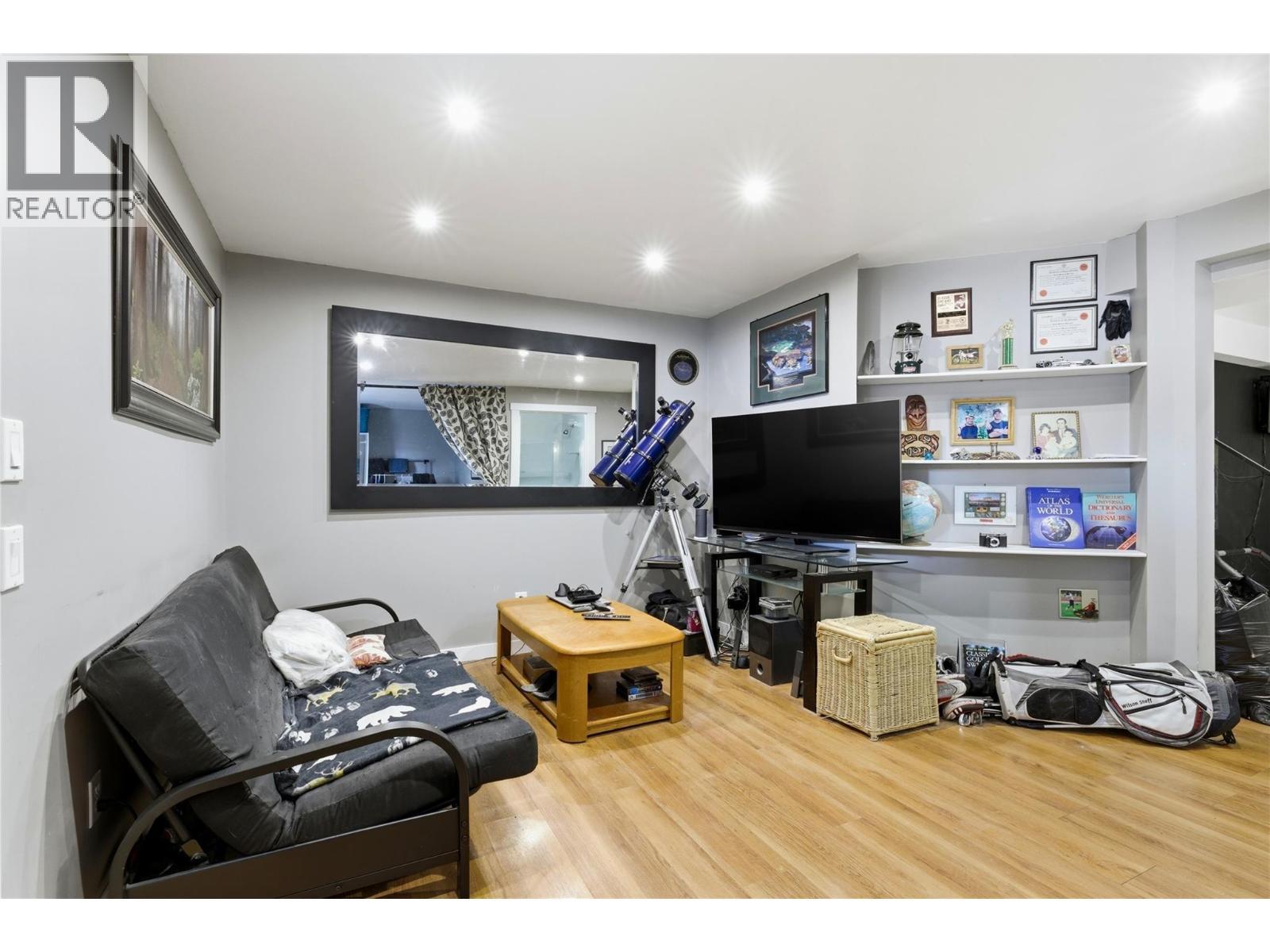 3109 Ensign Way, Kelowna, BC - Indoor