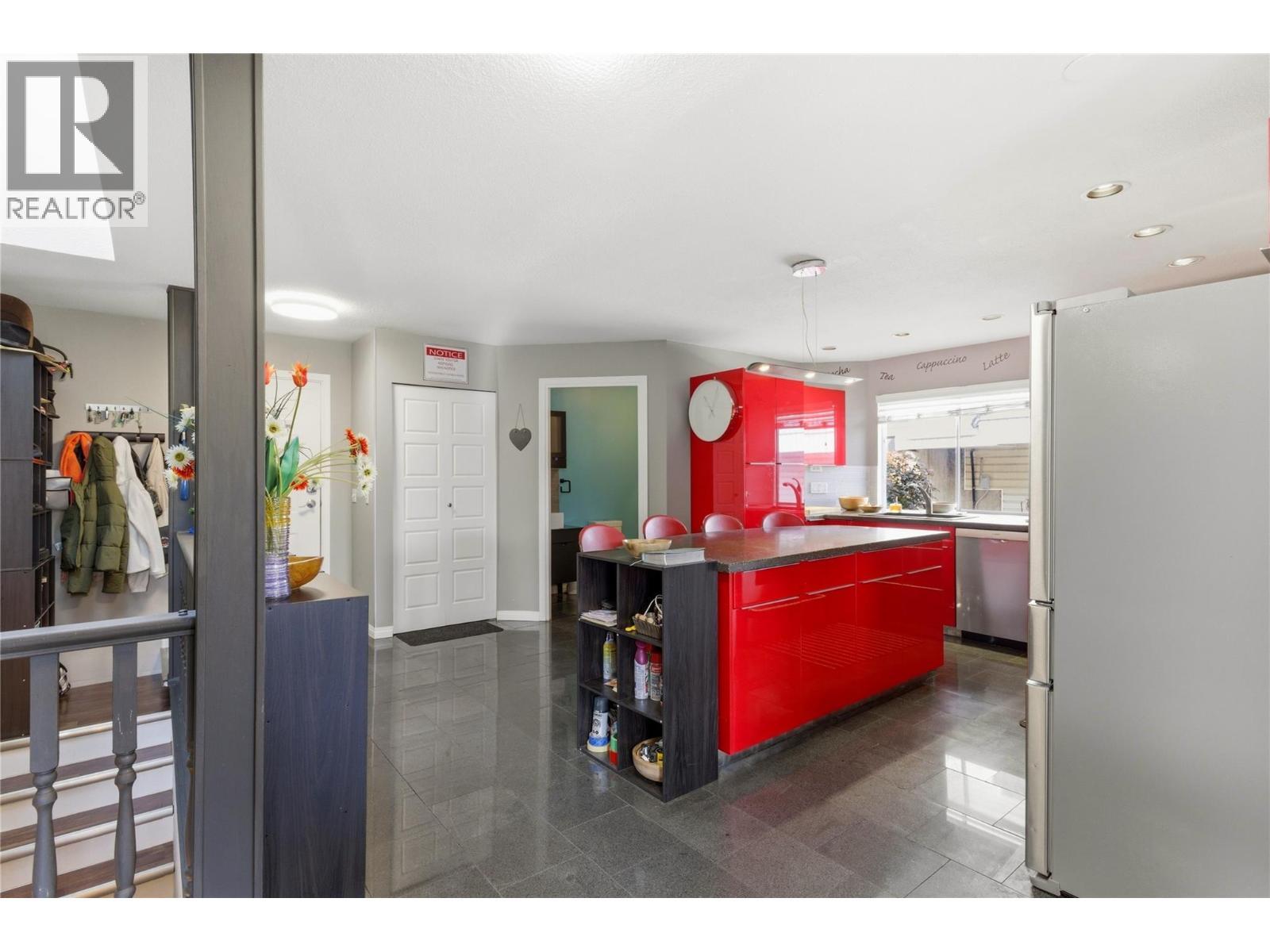 3109 Ensign Way, Kelowna, BC - Indoor