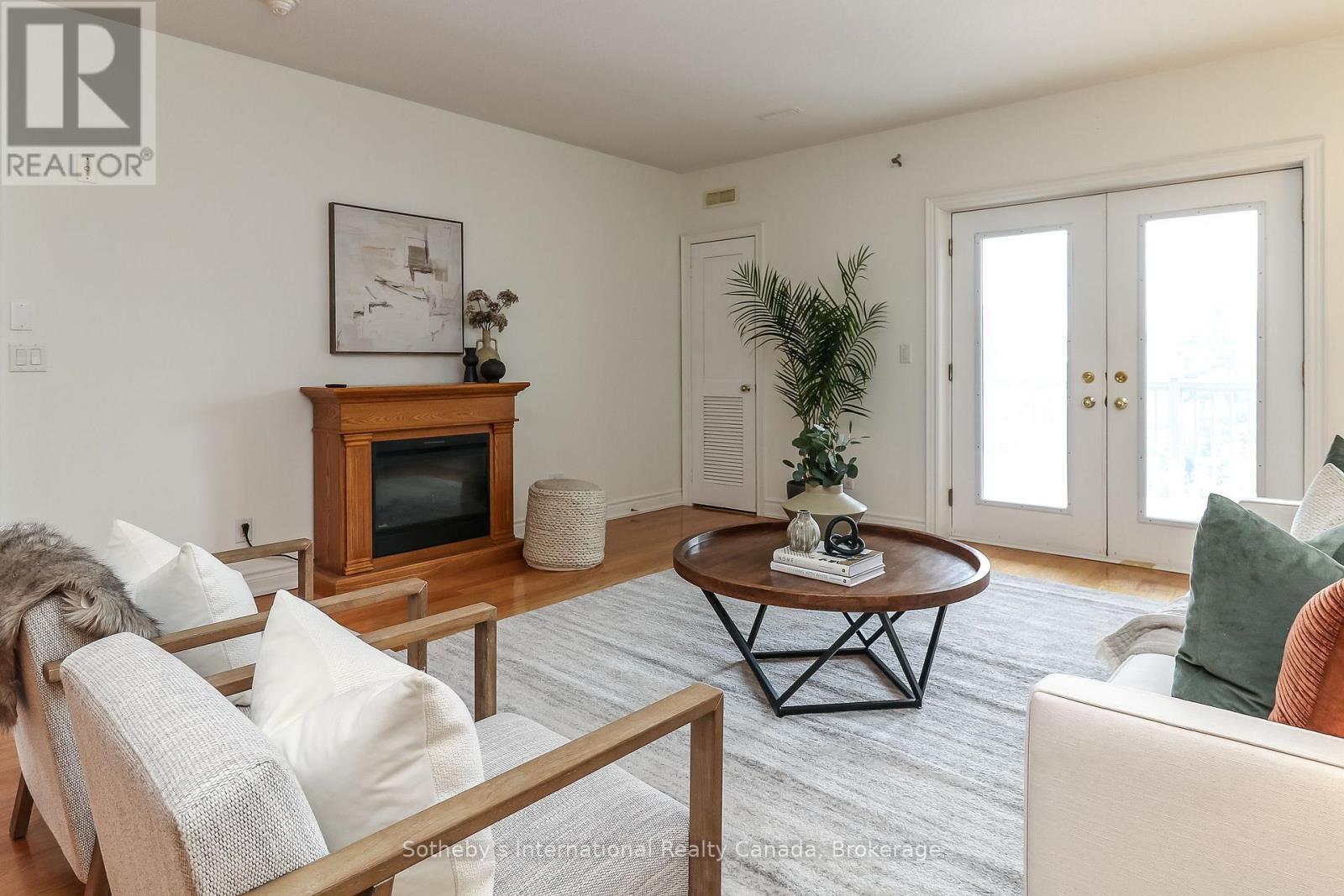 308 - 25 Beaver Street S, Blue Mountains, ON - Indoor Photo Showing Living Room With Fireplace