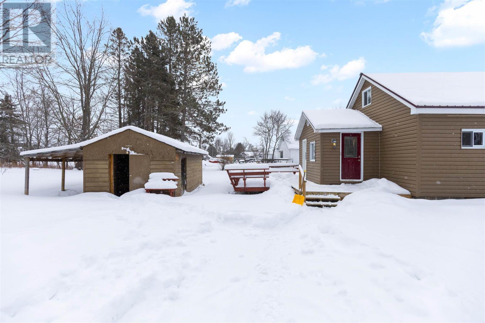 32 Main St, Iron Bridge, ON - Outdoor