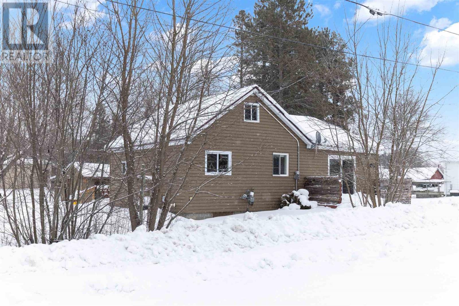 32 Main St, Iron Bridge, ON - Outdoor