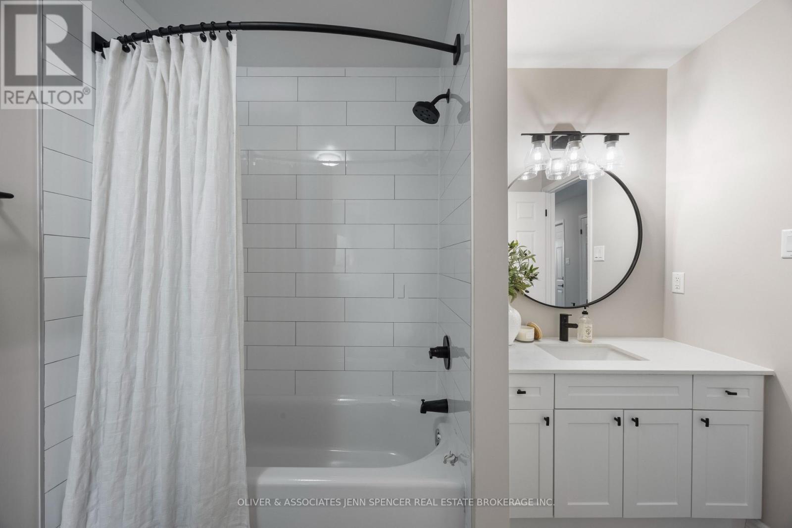 66 - 601 Grenfell Drive, London North (North C), ON - Indoor Photo Showing Bathroom