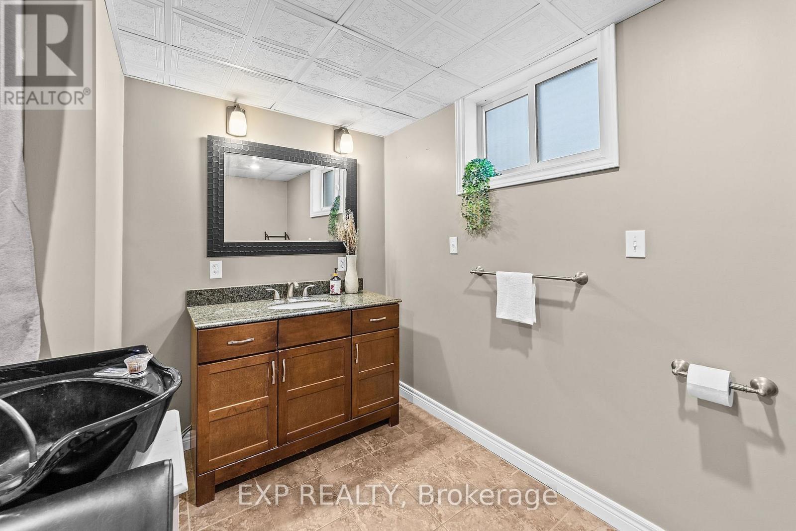 89 Ontario Street, Lambton Shores (Thedford), ON - Indoor Photo Showing Bathroom