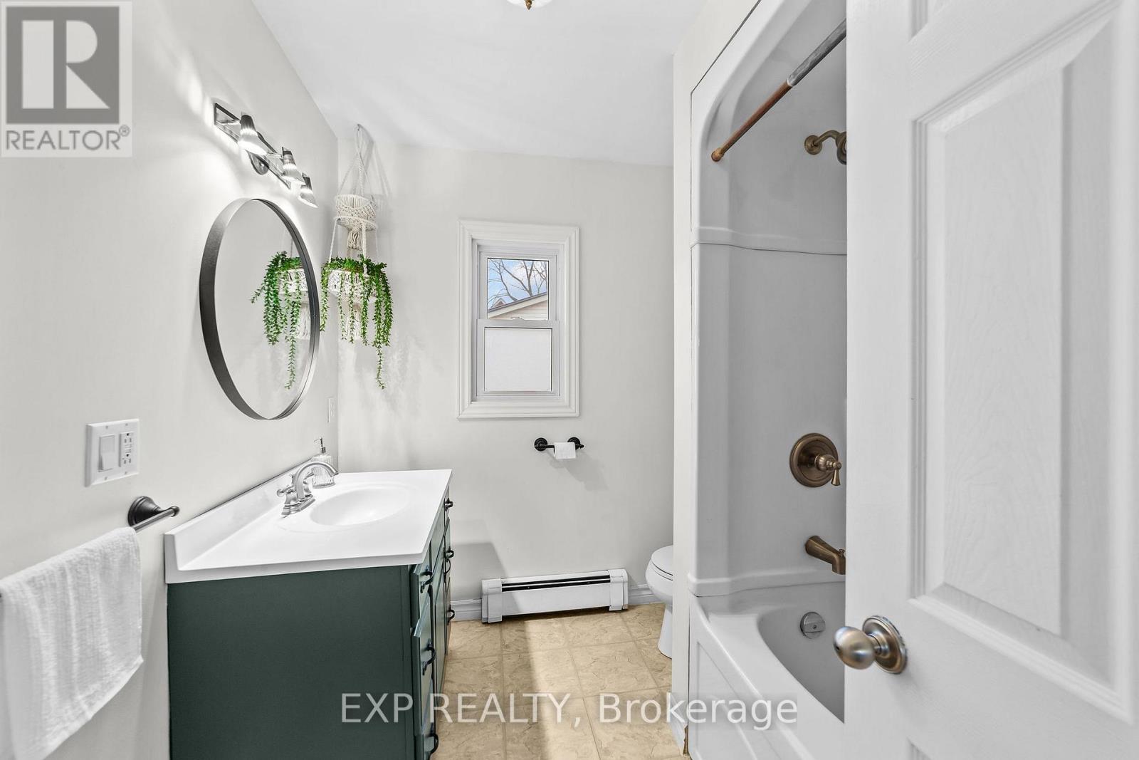 89 Ontario Street, Lambton Shores (Thedford), ON - Indoor Photo Showing Bathroom