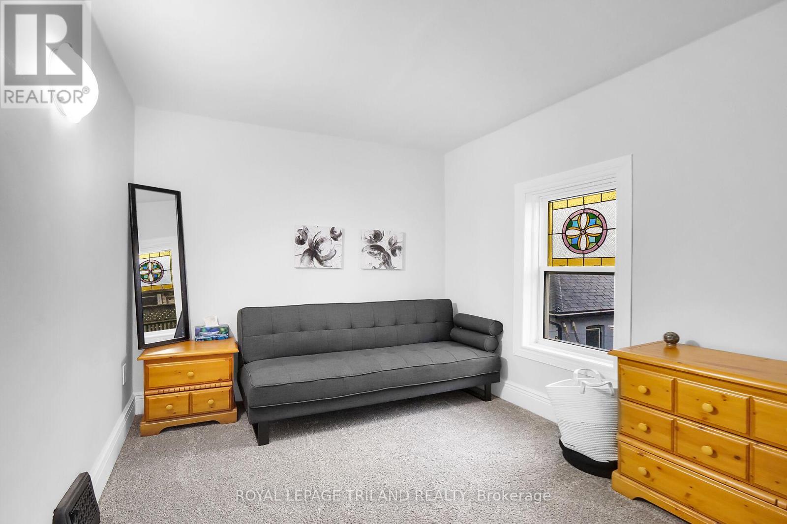 86 Kains Street, St. Thomas, ON - Indoor Photo Showing Bedroom