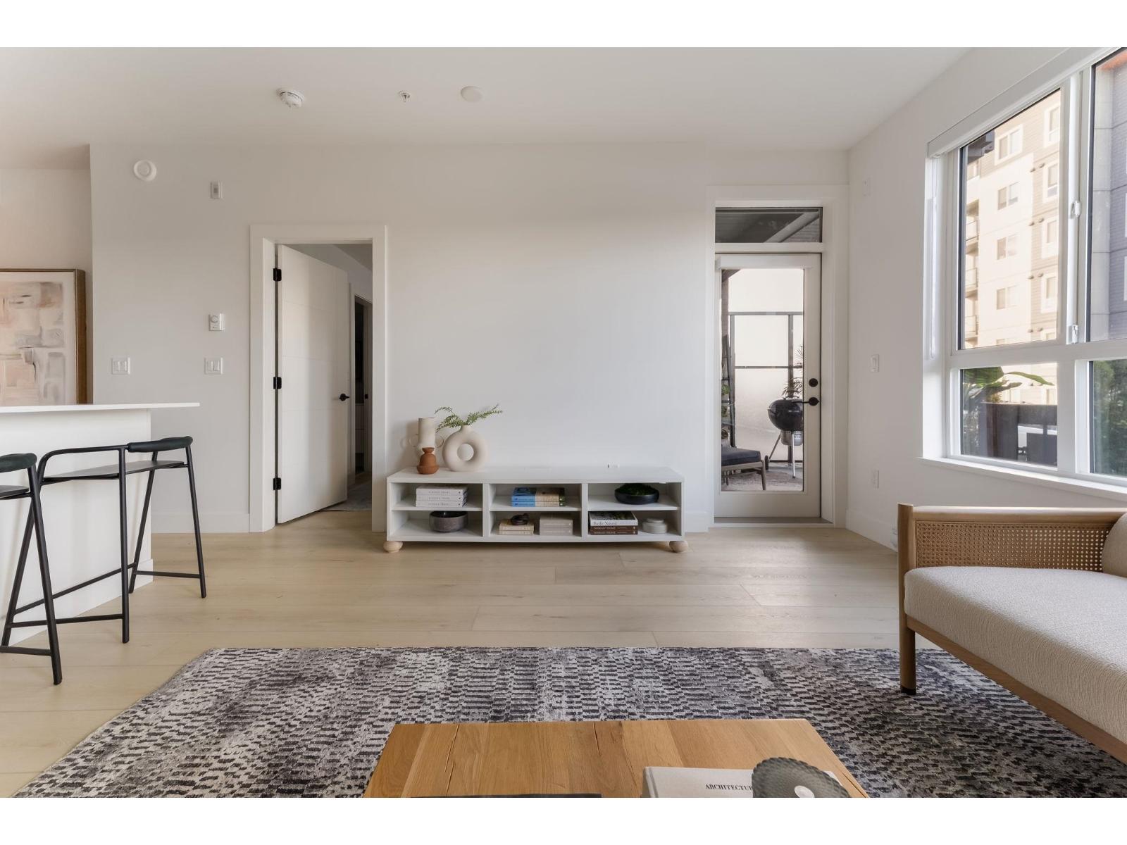 101 30494 Cardinal Avenue, Abbotsford, BC - Indoor Photo Showing Living Room