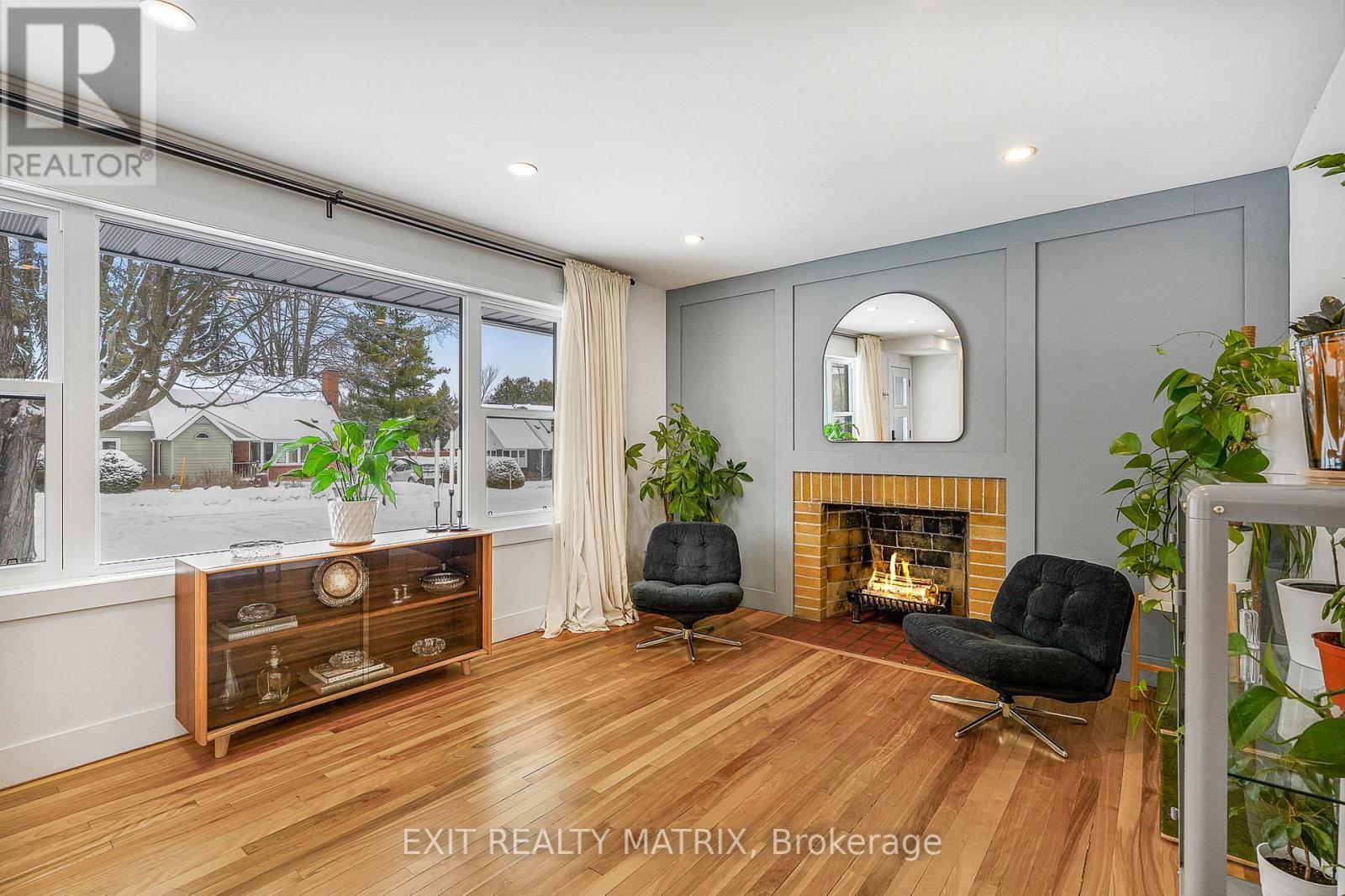 224 Wilshire Avenue, Ottawa, ON - Indoor With Fireplace