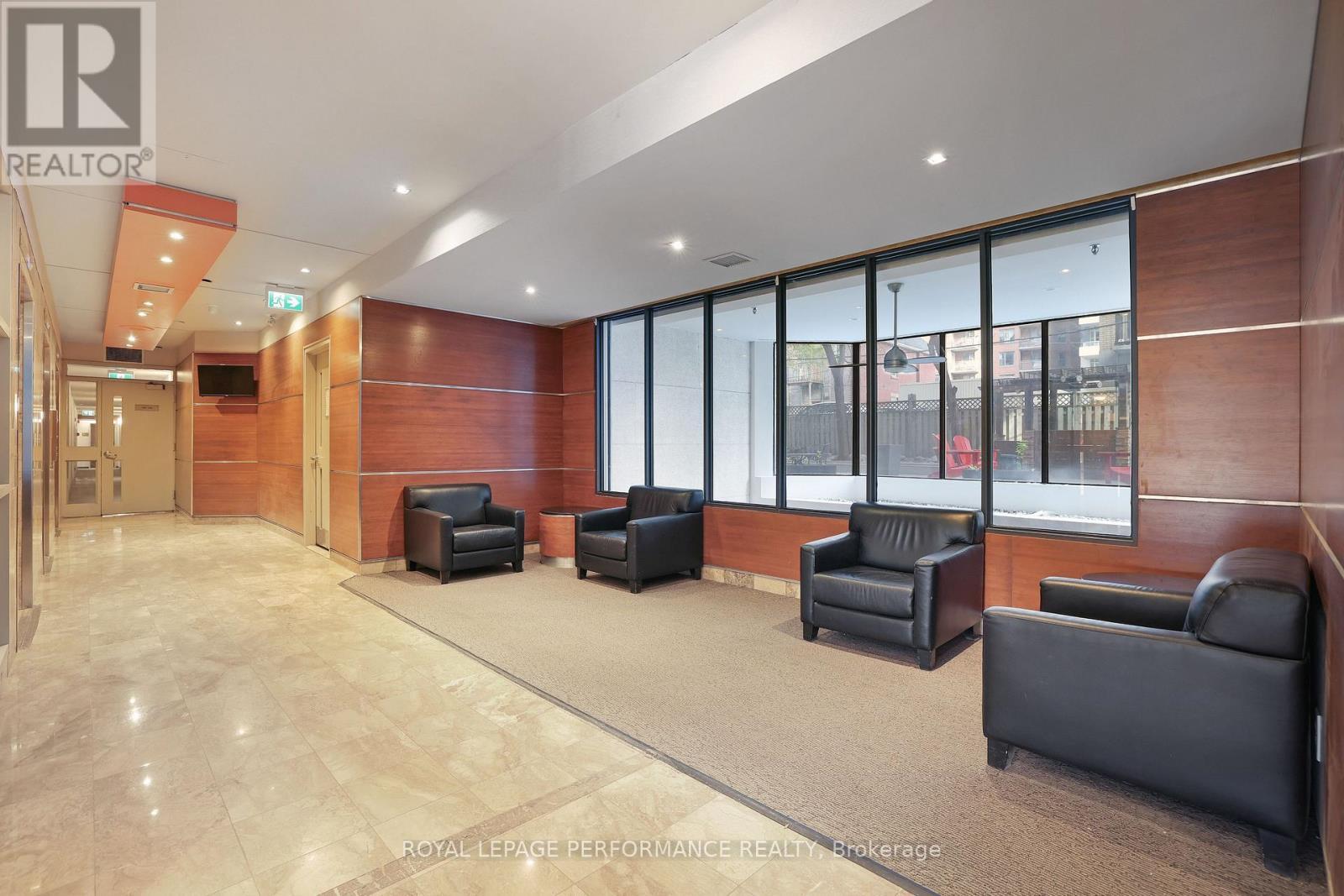 1701 - 470 Laurier Avenue W, Ottawa, ON - Indoor