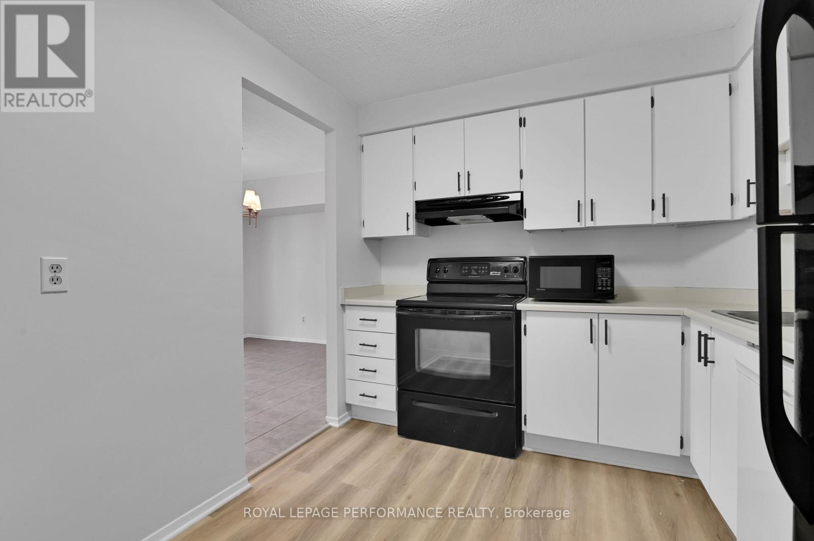 1701 - 470 Laurier Avenue W, Ottawa, ON - Indoor Photo Showing Kitchen
