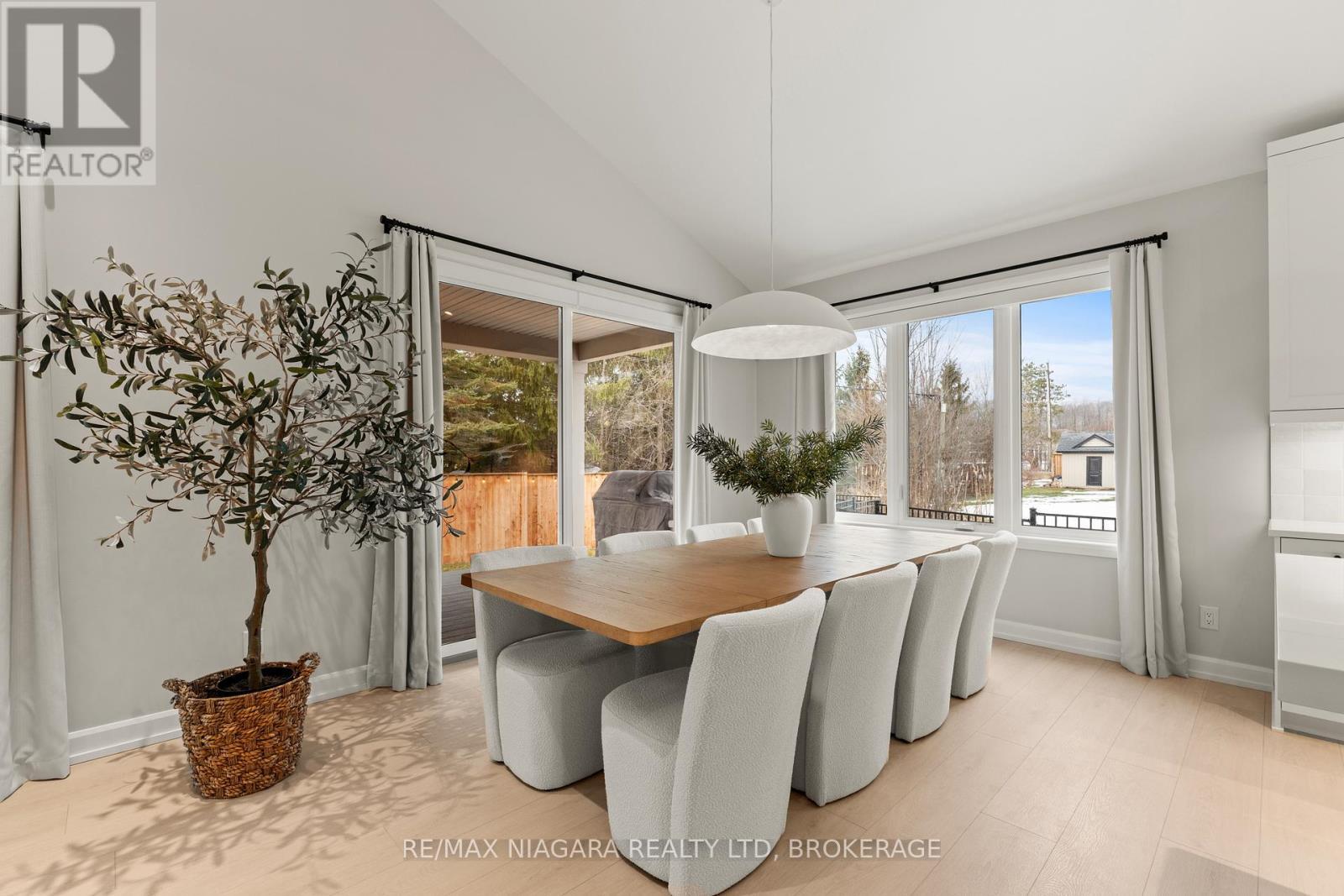 27 Maple Leaf Avenue S, Fort Erie (Ridgeway), ON - Indoor Photo Showing Dining Room