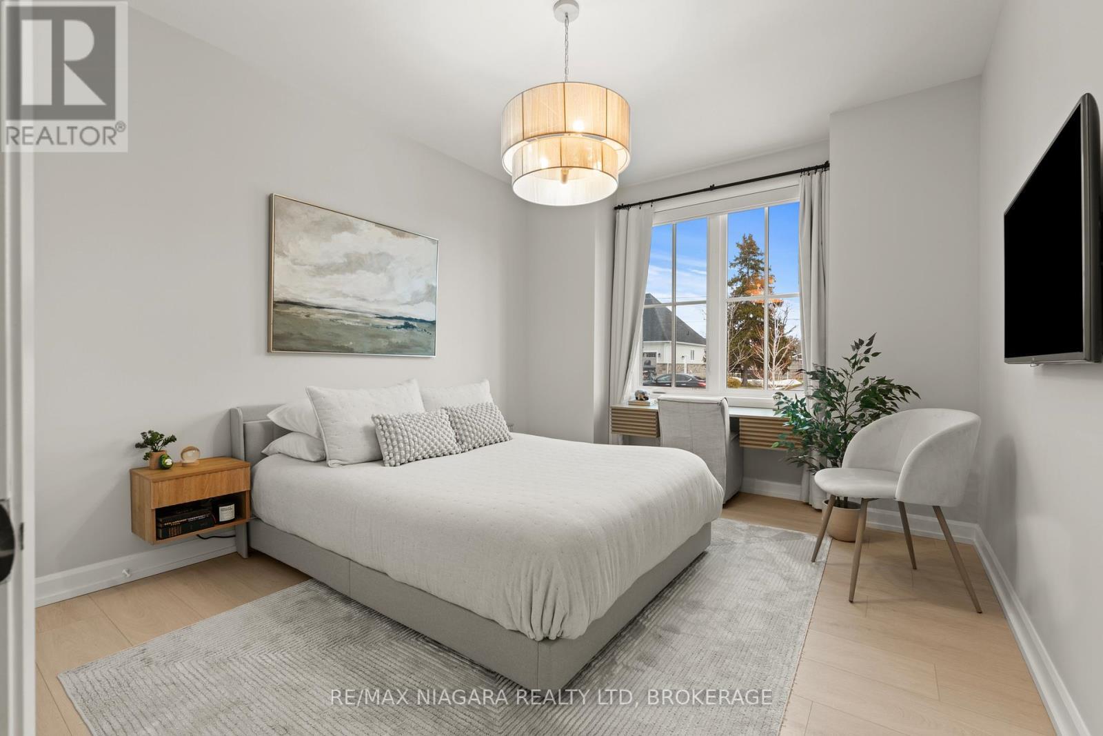 27 Maple Leaf Avenue S, Fort Erie (Ridgeway), ON - Indoor Photo Showing Bedroom