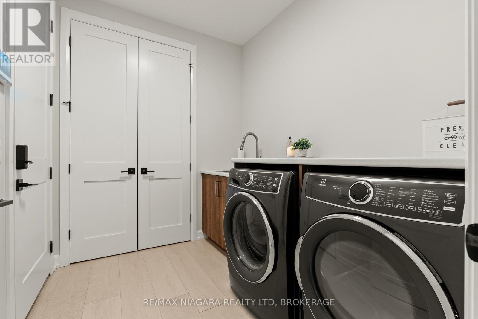 27 Maple Leaf Avenue S, Fort Erie (Ridgeway), ON - Indoor Photo Showing Laundry Room