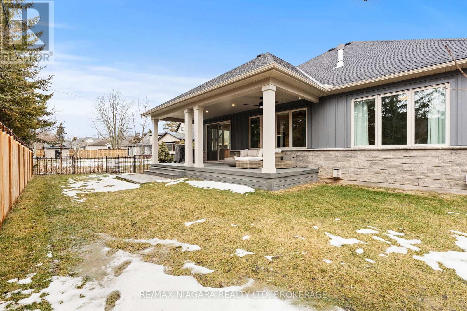 27 Maple Leaf Avenue S, Fort Erie (Ridgeway), ON - Outdoor With Deck Patio Veranda