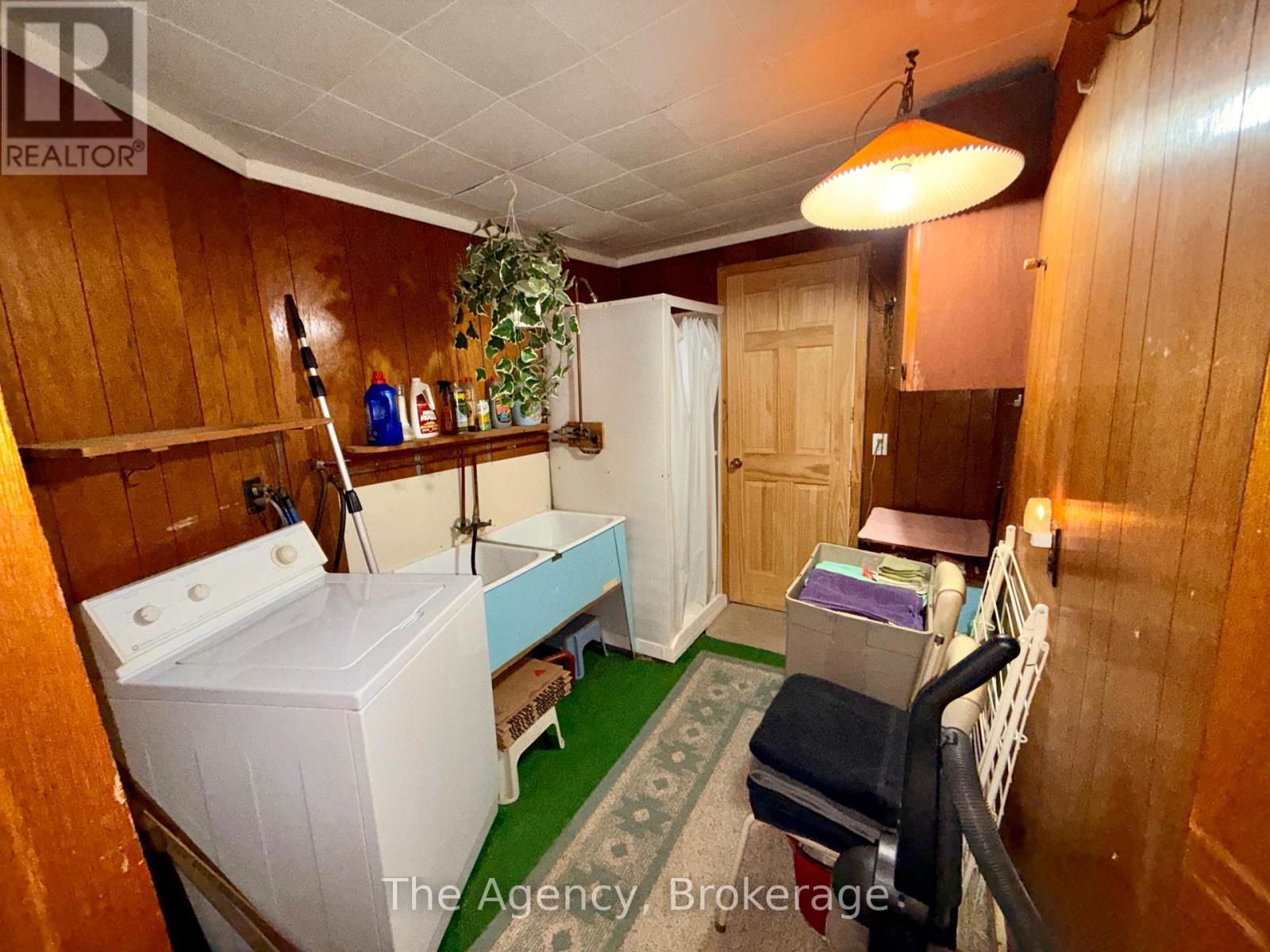484 East Main Street, Welland (Welland Downtown), ON - Indoor Photo Showing Laundry Room