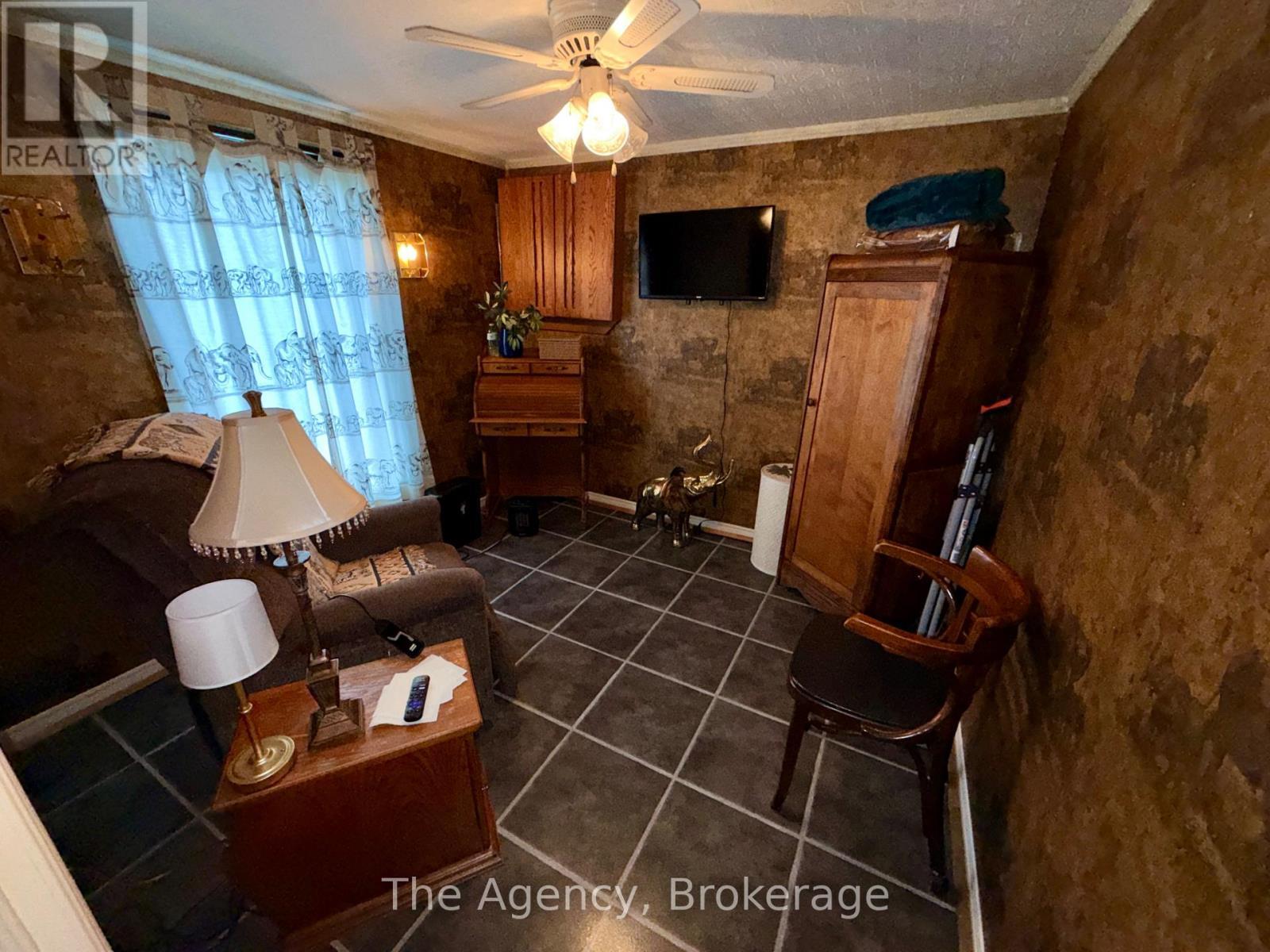 484 East Main Street, Welland (Welland Downtown), ON - Indoor