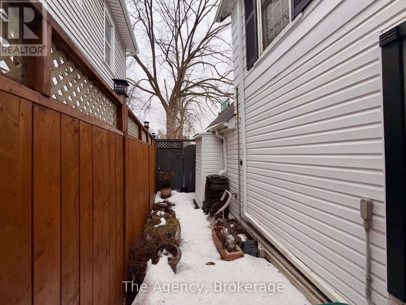 484 East Main Street, Welland (Welland Downtown), ON - Outdoor