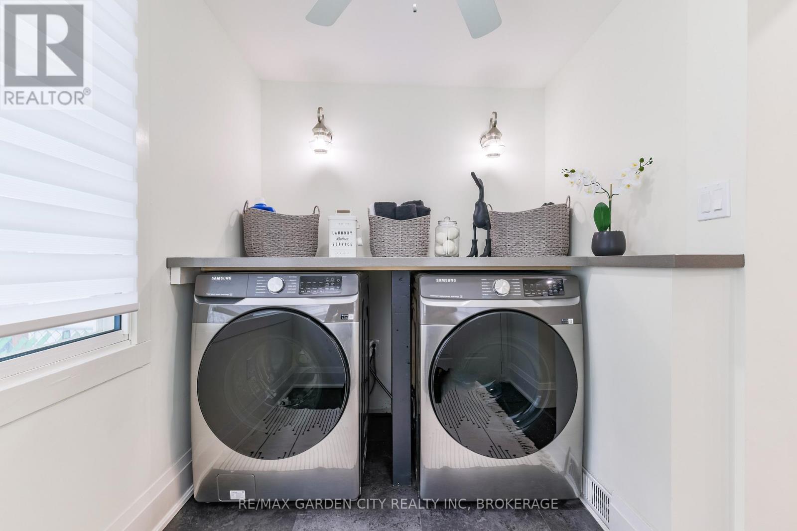 254 St Clair Boulevard, Hamilton (St. Clair), ON - Indoor Photo Showing Laundry Room