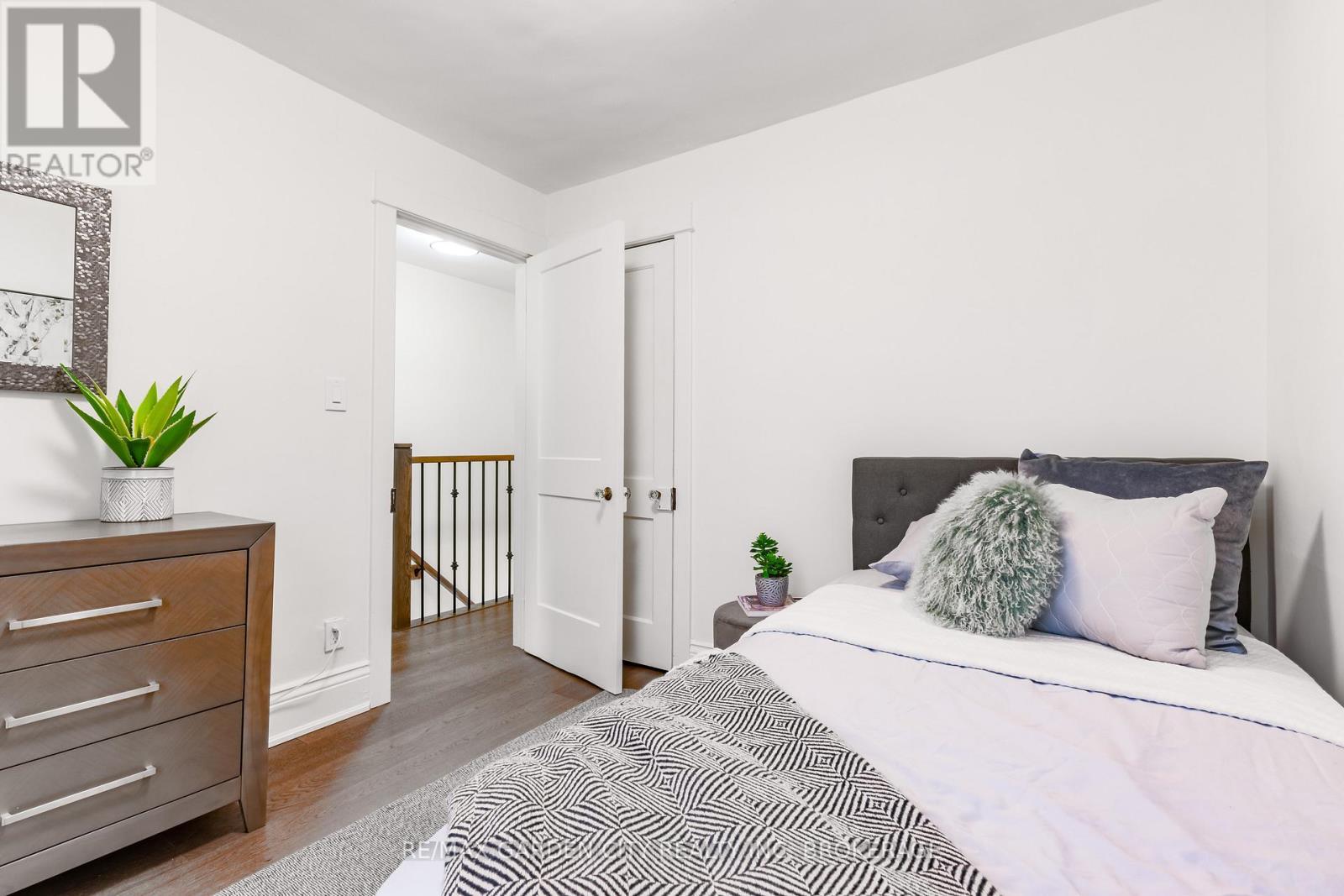 254 St Clair Boulevard, Hamilton (St. Clair), ON - Indoor Photo Showing Bedroom