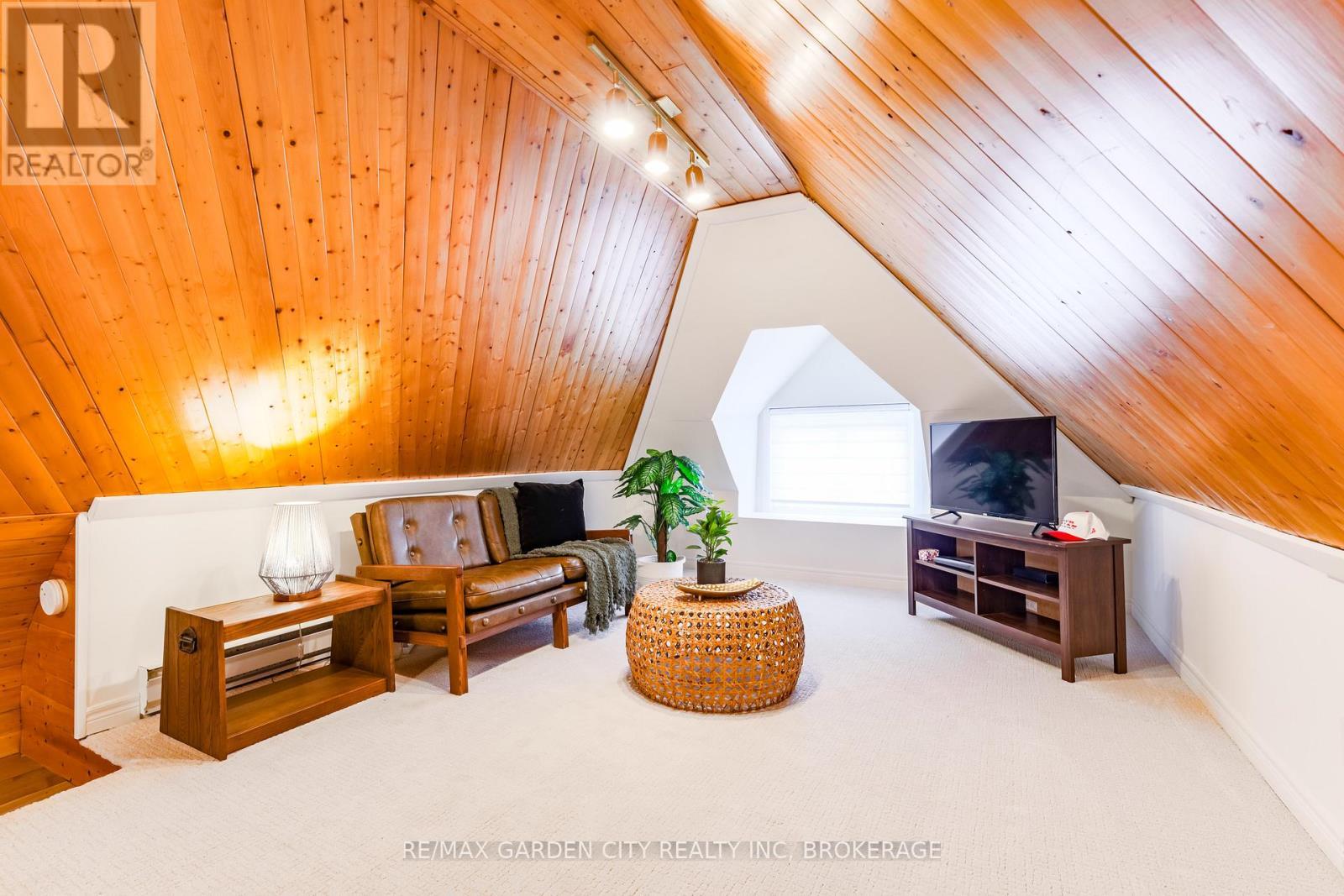 254 St Clair Boulevard, Hamilton (St. Clair), ON - Indoor