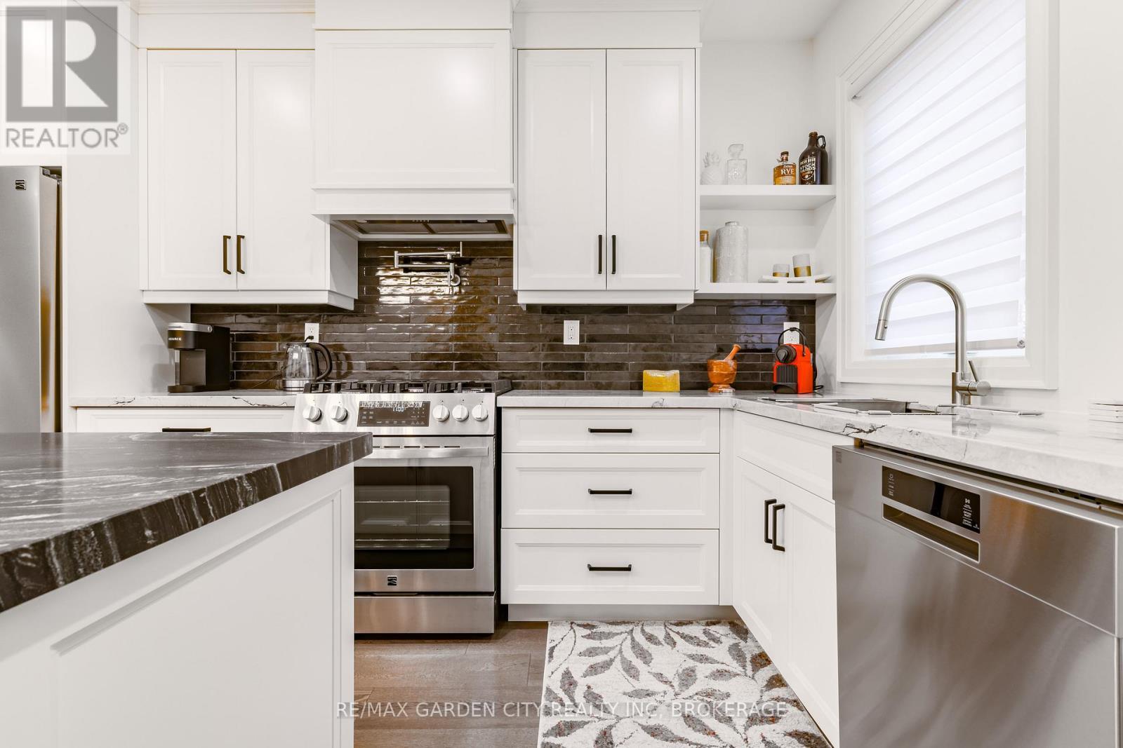 254 St Clair Boulevard, Hamilton (St. Clair), ON - Indoor Photo Showing Kitchen With Upgraded Kitchen