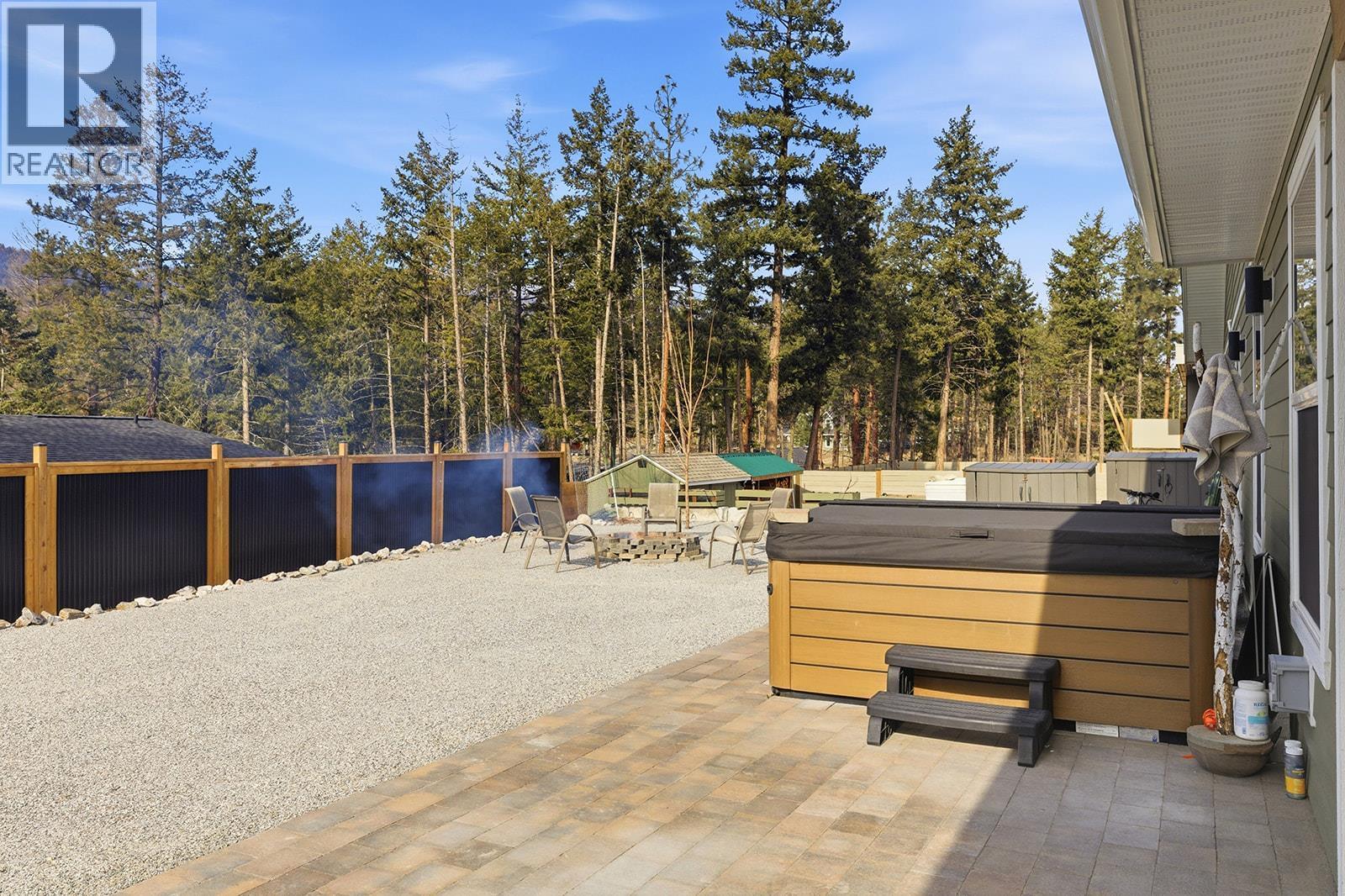 7145 Dunwaters Road, Kelowna, BC - Outdoor