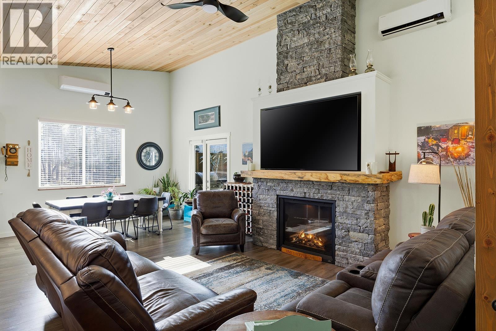 7145 Dunwaters Road, Kelowna, BC - Indoor Photo Showing Living Room With Fireplace