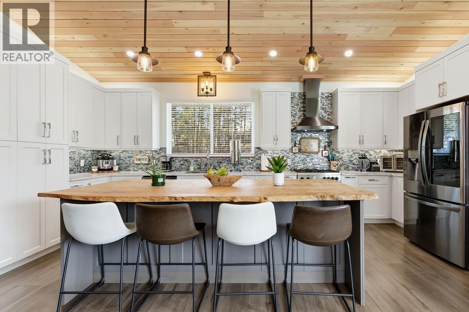 7145 Dunwaters Road, Kelowna, BC - Indoor