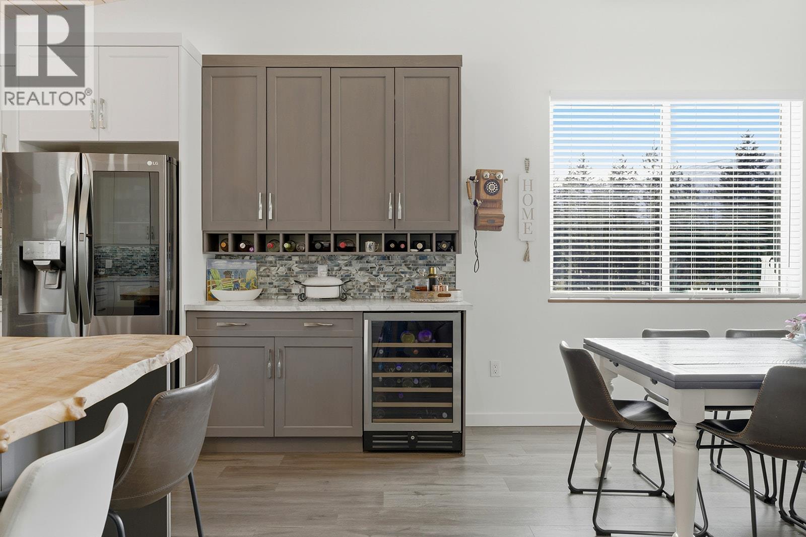 7145 Dunwaters Road, Kelowna, BC - Indoor Photo Showing Dining Room
