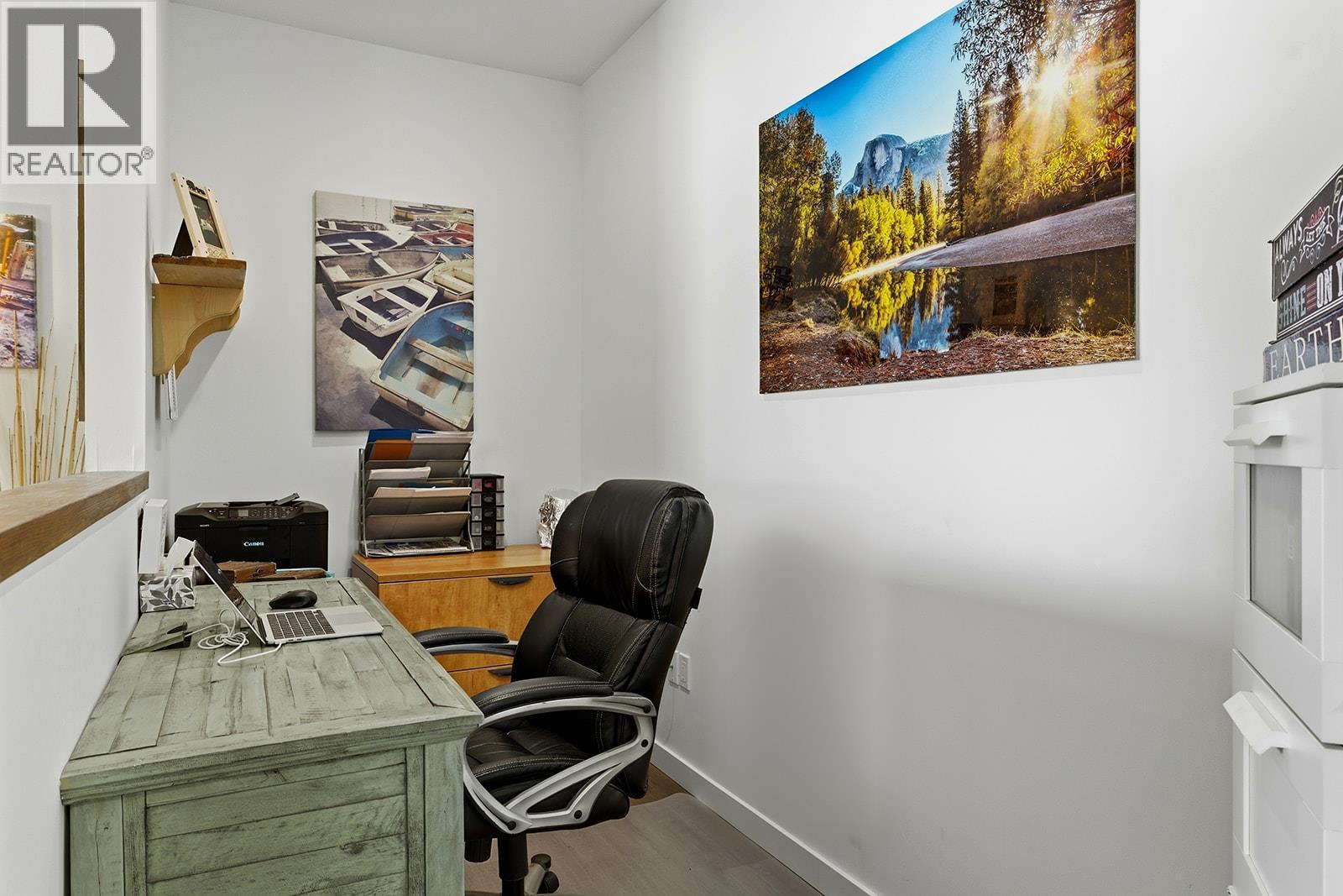 7145 Dunwaters Road, Kelowna, BC - Indoor Photo Showing Office