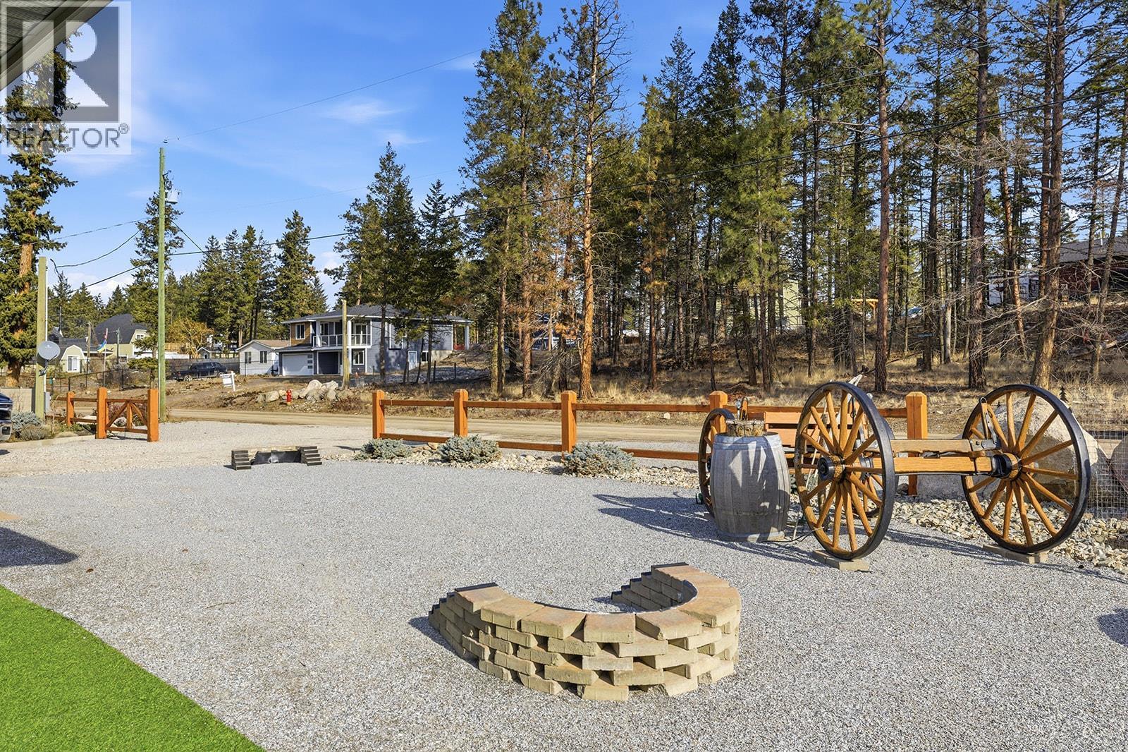 7145 Dunwaters Road, Kelowna, BC - Outdoor