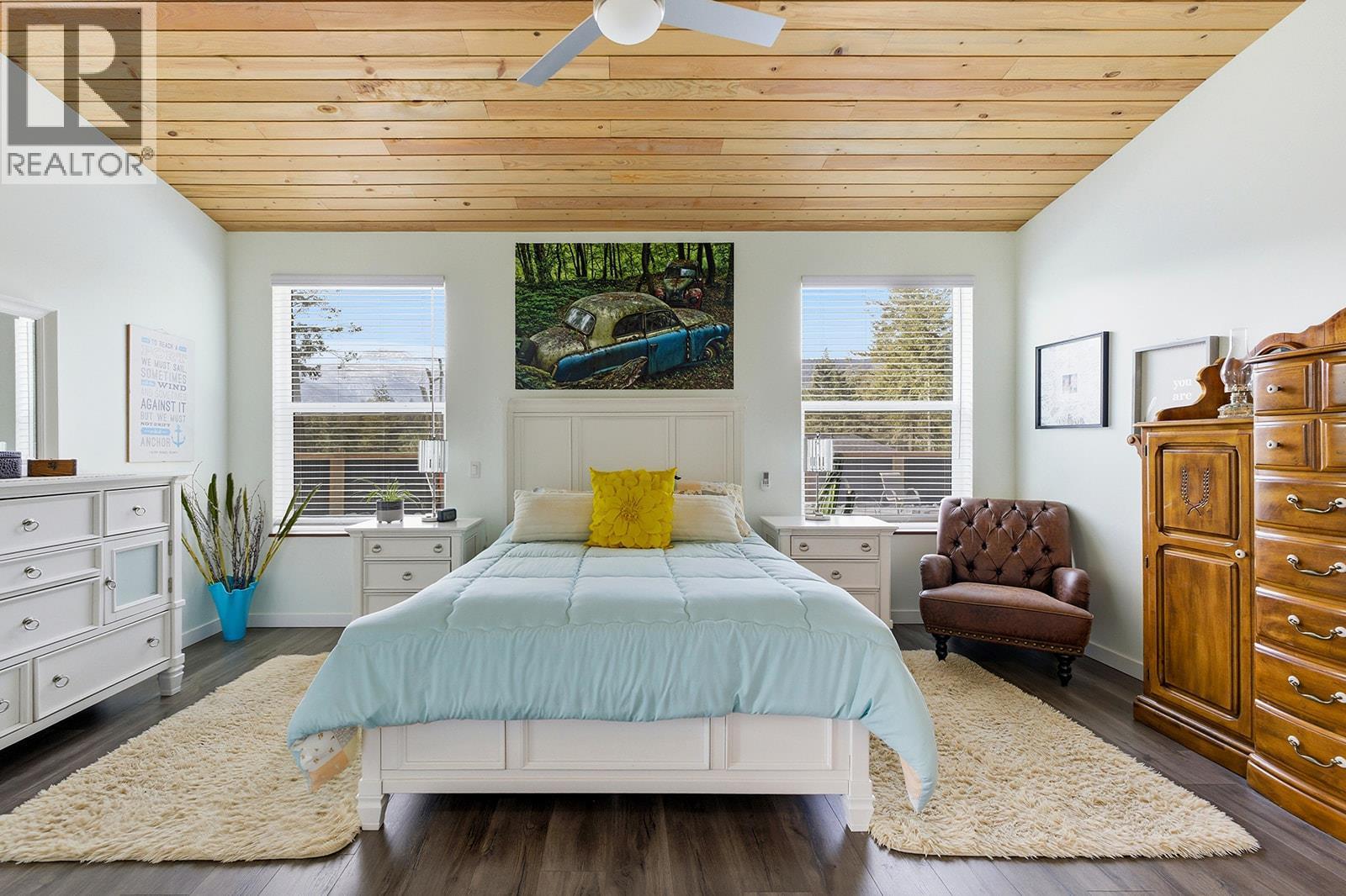 7145 Dunwaters Road, Kelowna, BC - Indoor Photo Showing Bedroom