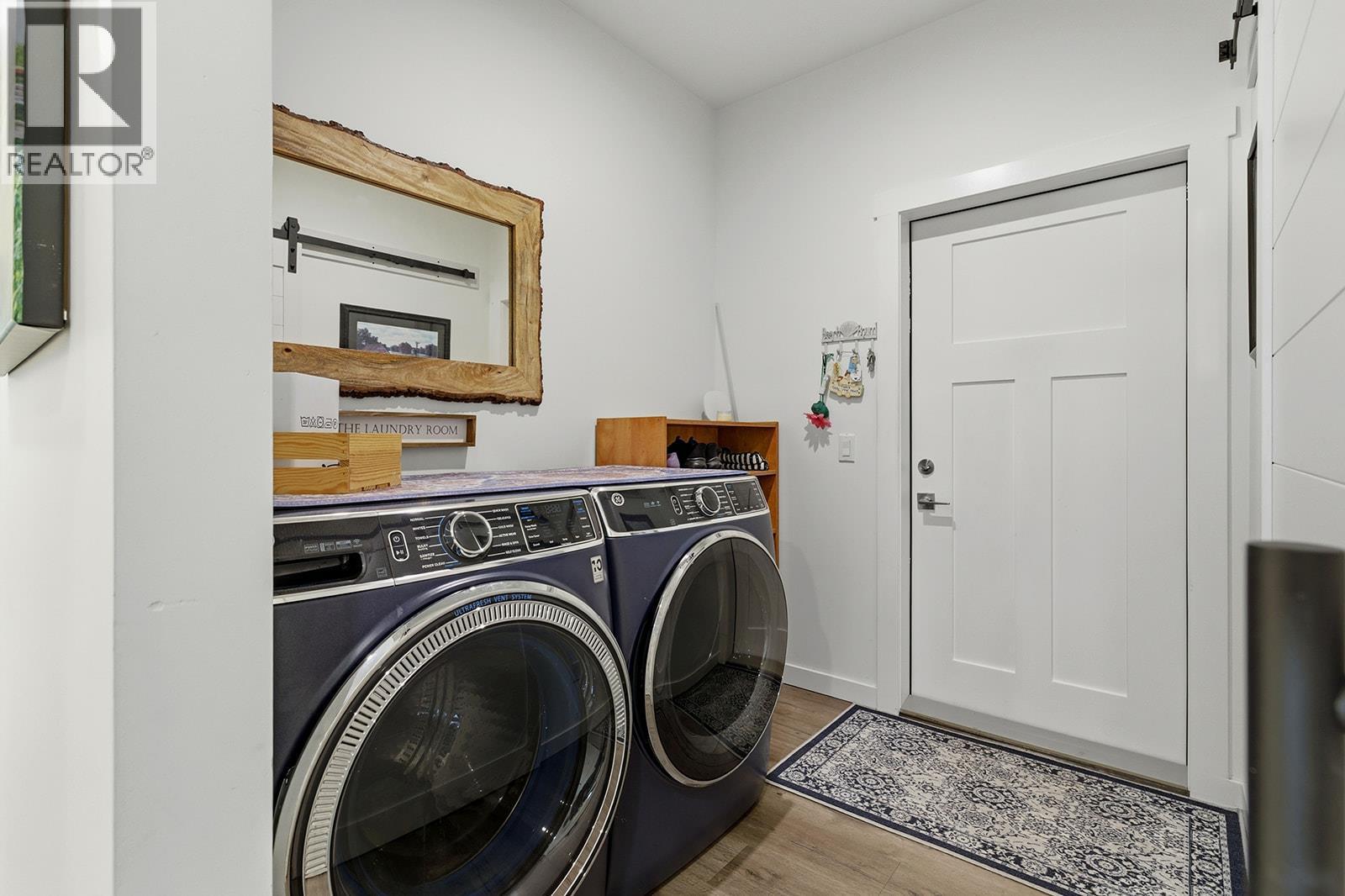 7145 Dunwaters Road, Kelowna, BC - Indoor Photo Showing Laundry Room