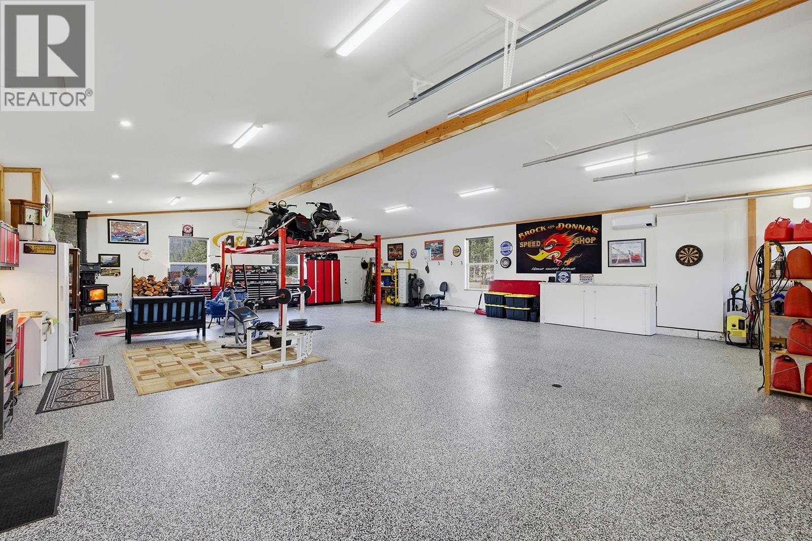 7145 Dunwaters Road, Kelowna, BC - Indoor