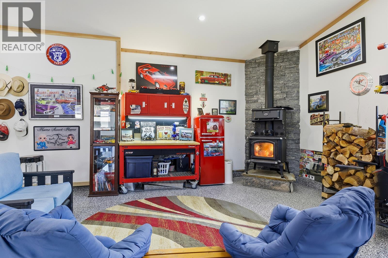 7145 Dunwaters Road, Kelowna, BC - Indoor With Fireplace
