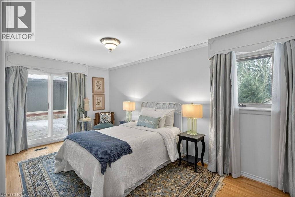 324 Woodworth Drive W, Ancaster, ON - Indoor Photo Showing Bedroom