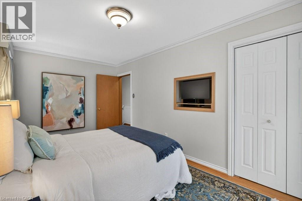 324 Woodworth Drive W, Ancaster, ON - Indoor Photo Showing Bedroom