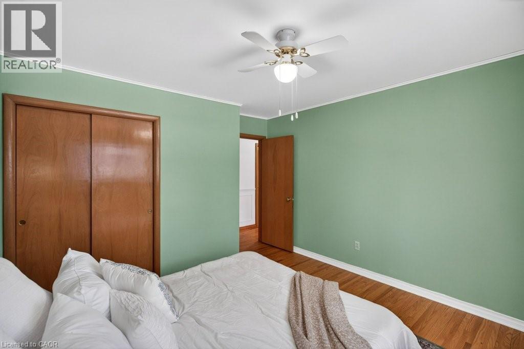 324 Woodworth Drive W, Ancaster, ON - Indoor Photo Showing Bedroom