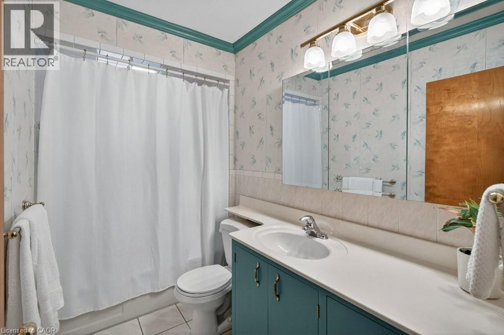 324 Woodworth Drive W, Ancaster, ON - Indoor Photo Showing Bathroom
