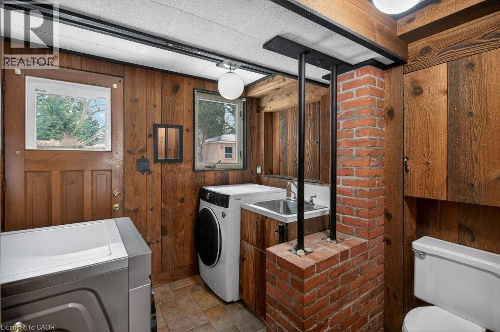 324 Woodworth Drive W, Ancaster, ON - Indoor Photo Showing Laundry Room