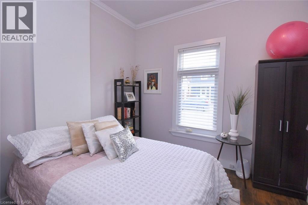 113 Steven Street, Hamilton, ON - Indoor Photo Showing Bedroom