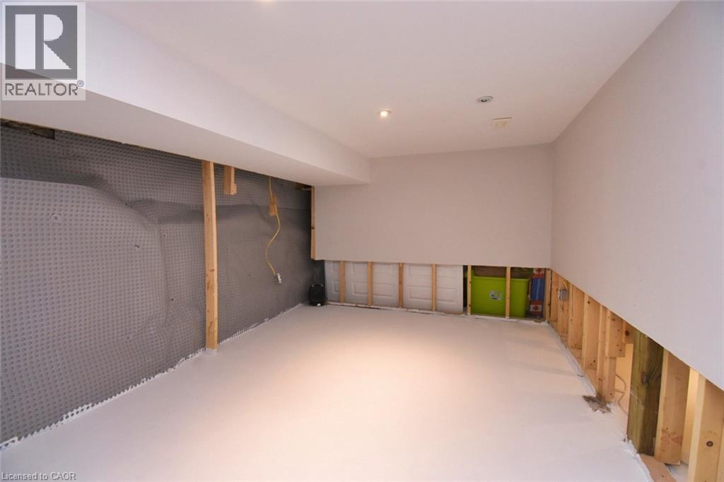 113 Steven Street, Hamilton, ON - Indoor Photo Showing Other Room