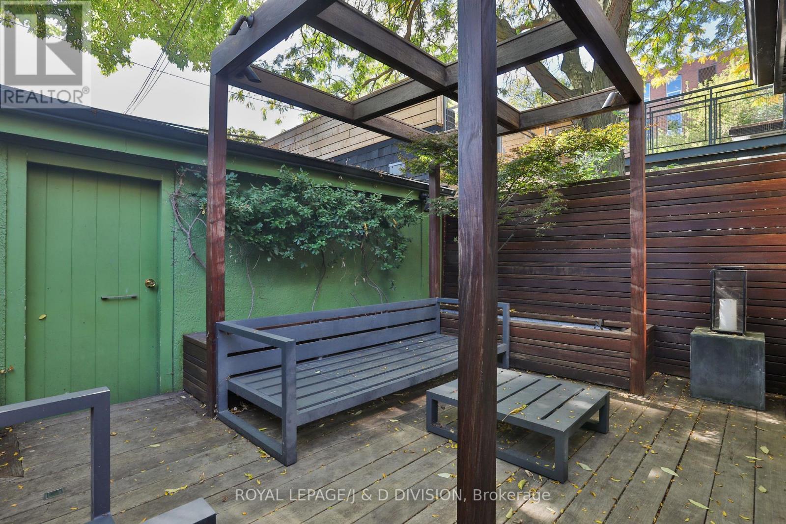 Garden Ipe decking, pergola, covered garage access - 69 Sullivan Street, Toronto, ON - With Exterior