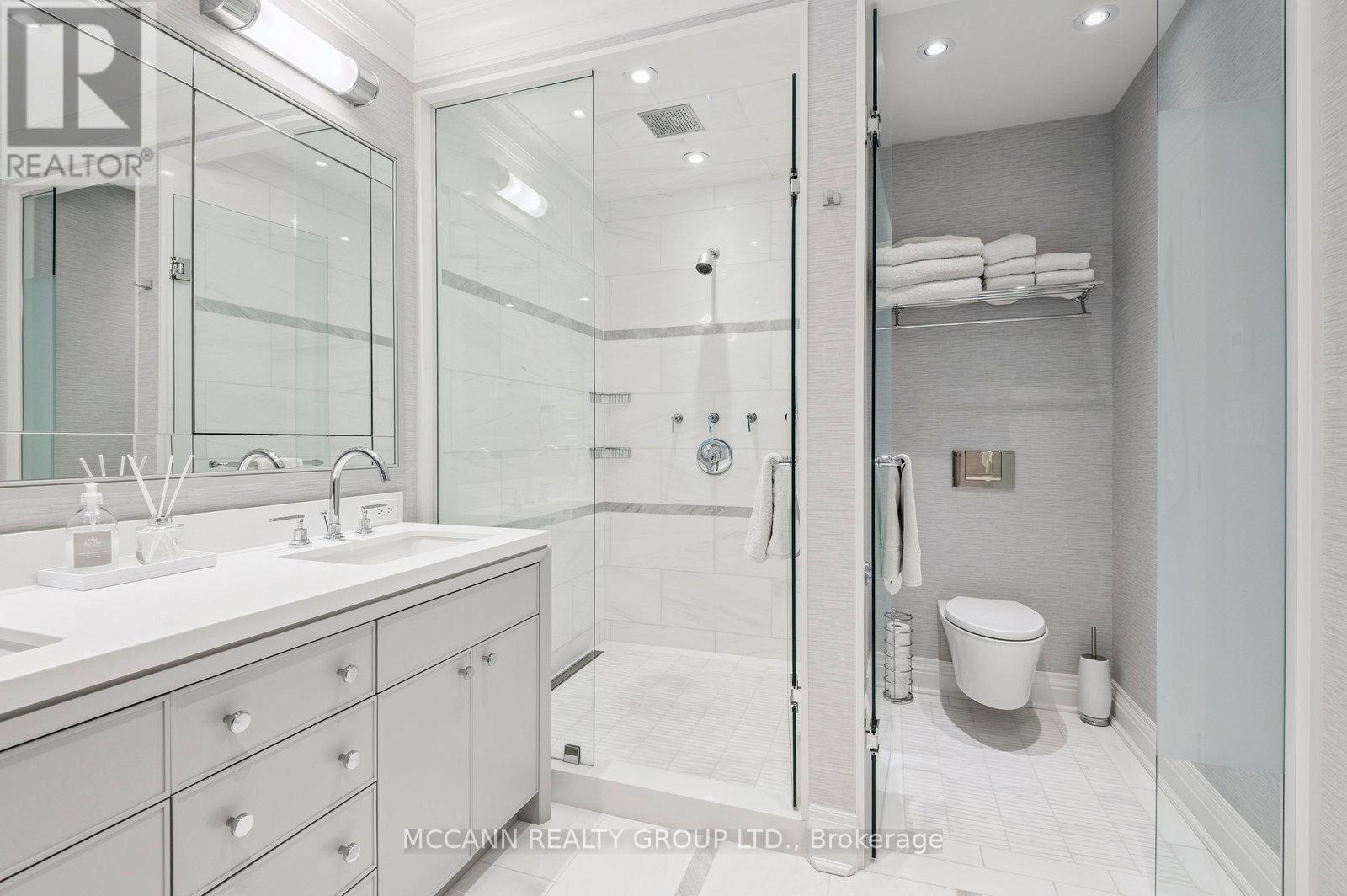 45 Lascelles Boulevard, Toronto, ON - Indoor Photo Showing Bathroom