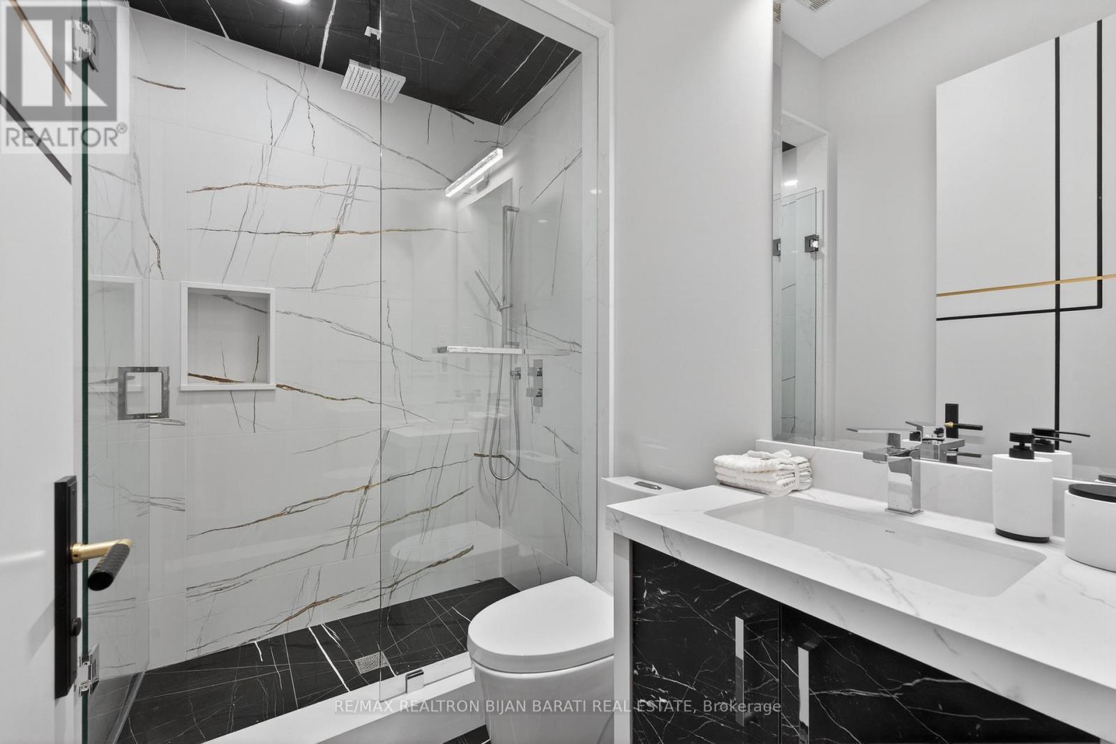 164 Norton Avenue, Toronto, ON - Indoor Photo Showing Bathroom